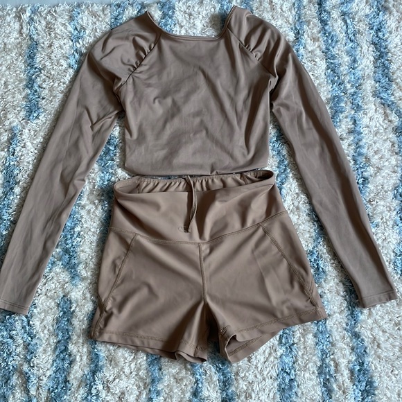 Sommer Ray workout set - Picture 1 of 2